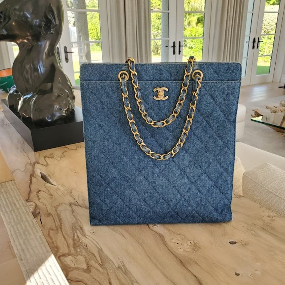 6.	Chanel Denim Tote Vintage 1990's - Picture 3 of 10